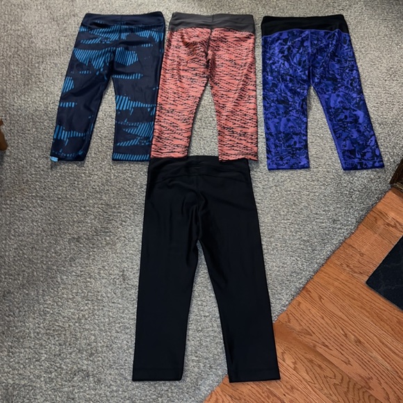 Under Armour capris bundle. Small - Picture 6 of 9